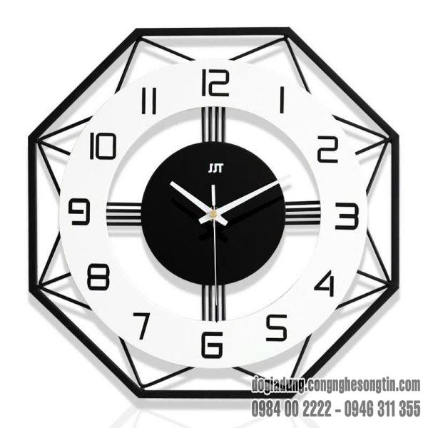 dong-ho-treo-tuong-hinh-bat-giac-chat-lieu-khung-sat-size-50x50cm