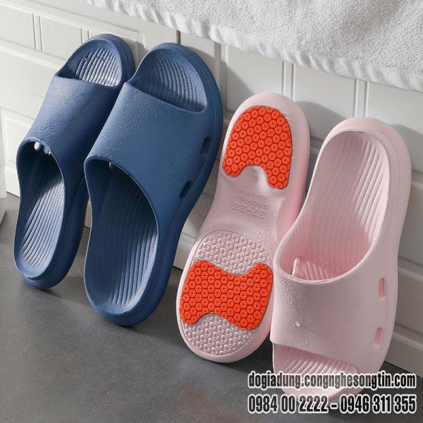 dep-chong-truot-gianh-cho-nguoi-gia-ba-bau-moi-truong-san-tron-truot